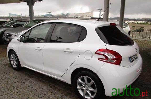 2013' Peugeot 208 1.2 Vti Active photo #1