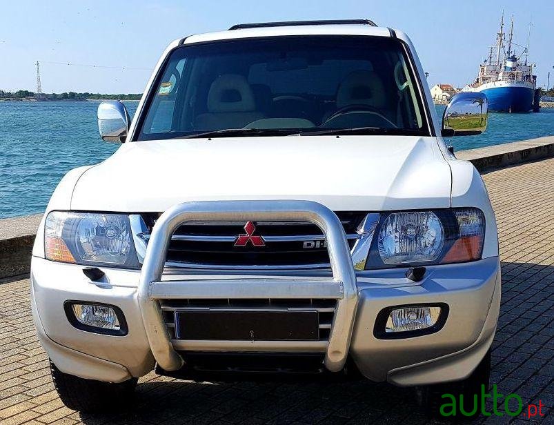 2002' Mitsubishi Pajero Longo photo #2