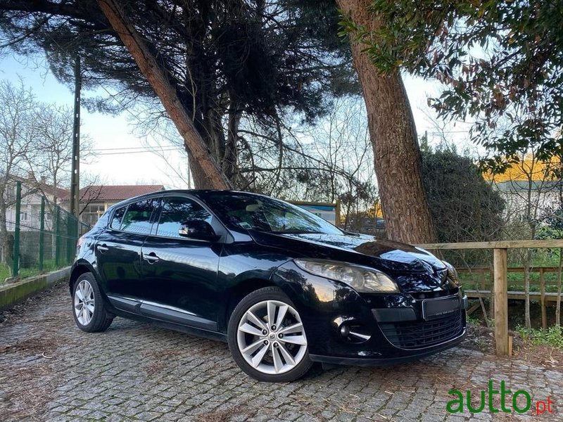 2009' Renault Megane photo #1