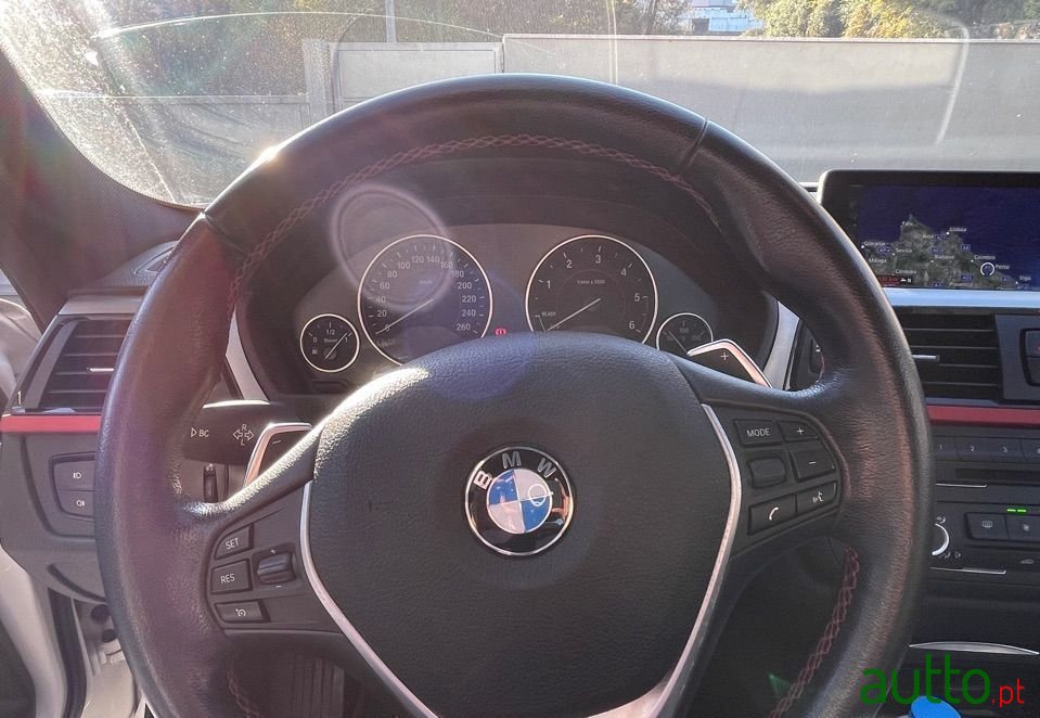 2012' BMW 320 Sport photo #4