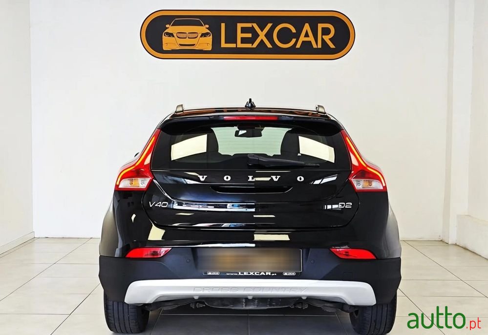 2014' Volvo V40 Cross Country photo #4