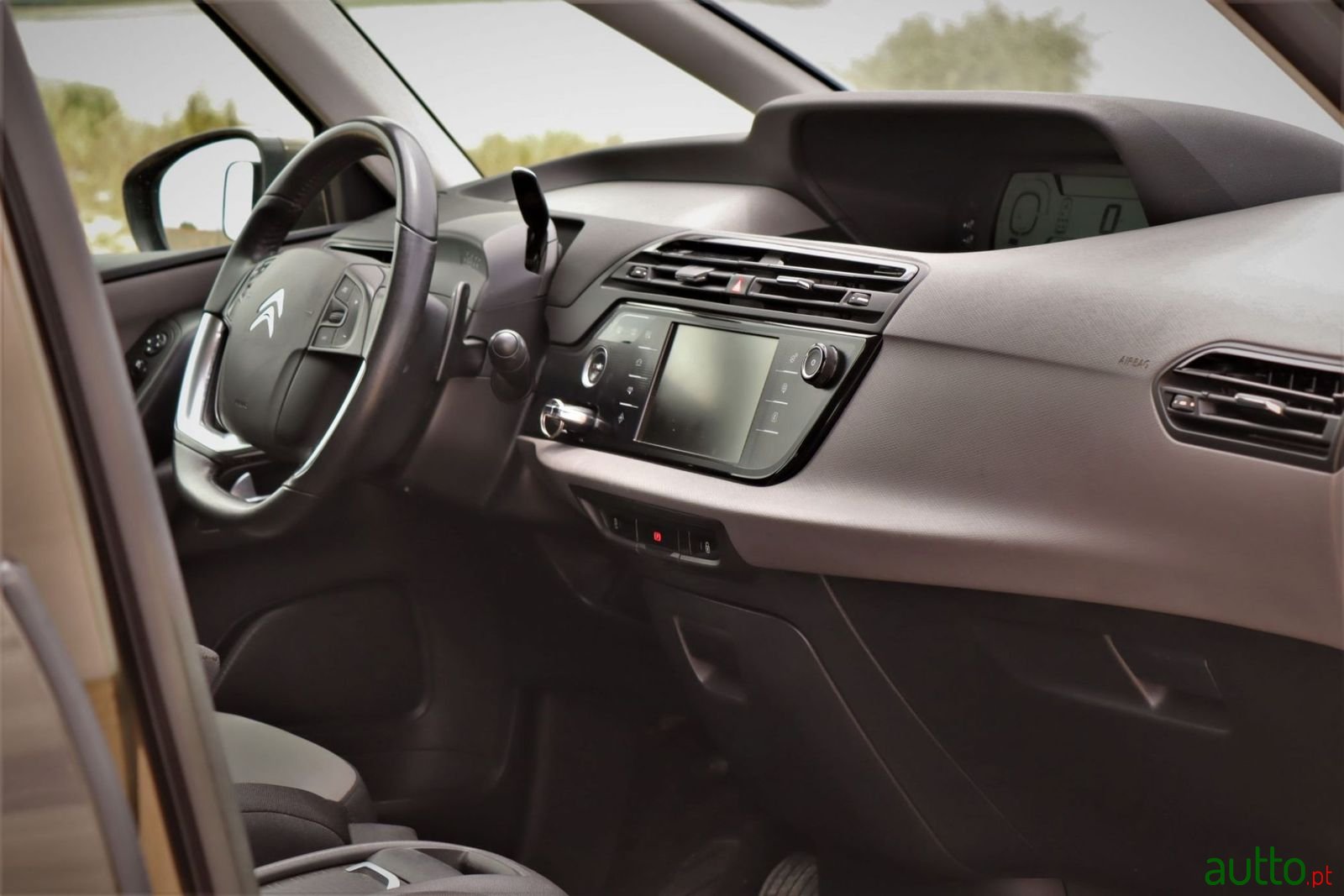 2014' Citroen C4 Grand Picasso photo #4