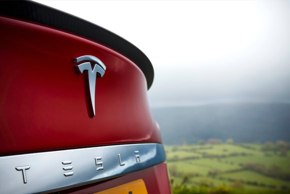 Tesla loses 2 senior financial execs as Model 3 progress report looms
