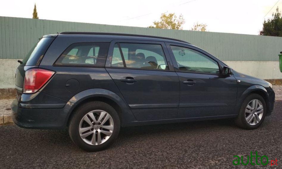 2006' Opel Astra Caravan photo #1