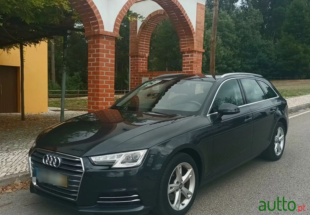 2017' Audi A4 Avant photo #1