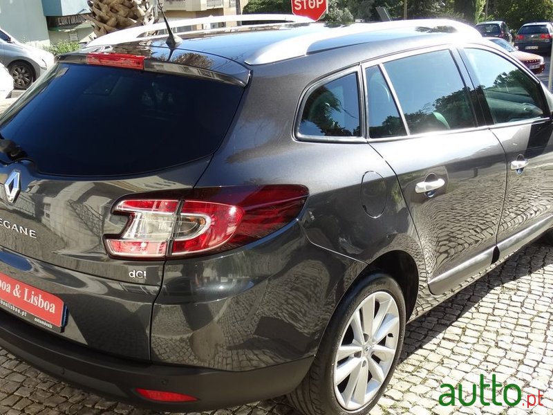 2012' Renault Megane Sport Tourer photo #3