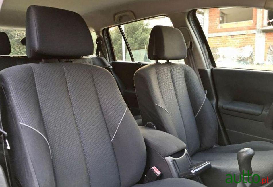 2004' Renault Megane Break photo #1