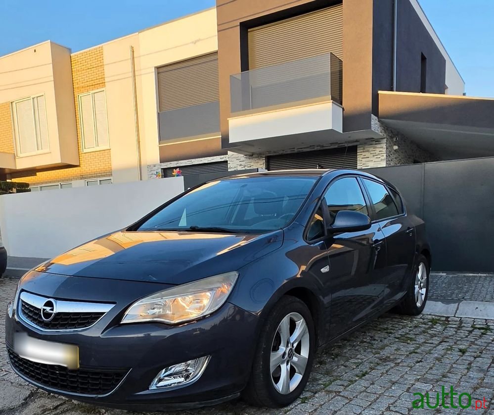 2010' Opel Astra 1.7 Cdti Edition photo #1