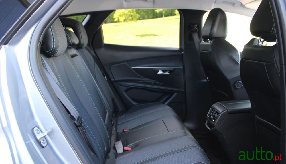 2021' Peugeot 3008 photo #5