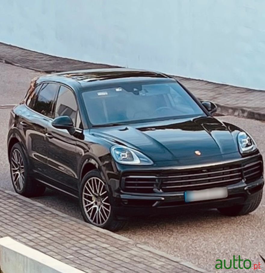 2022' Porsche Cayenne photo #1