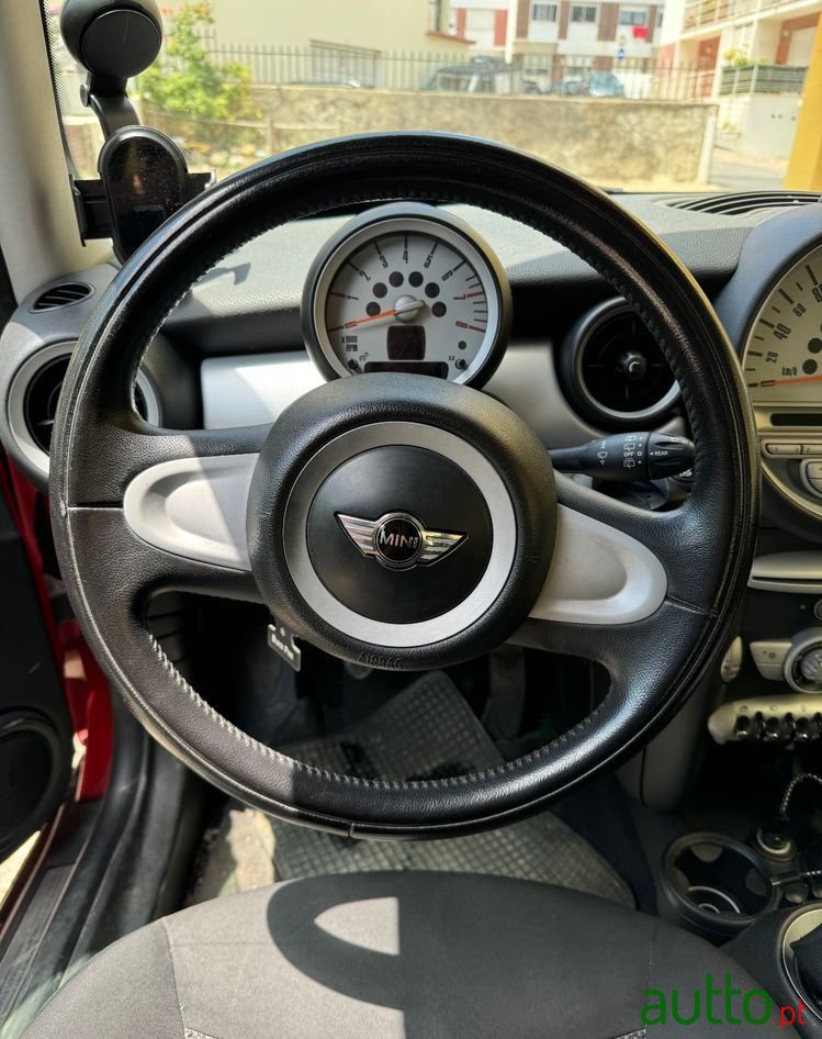 2007' MINI Cooper Standard photo #6