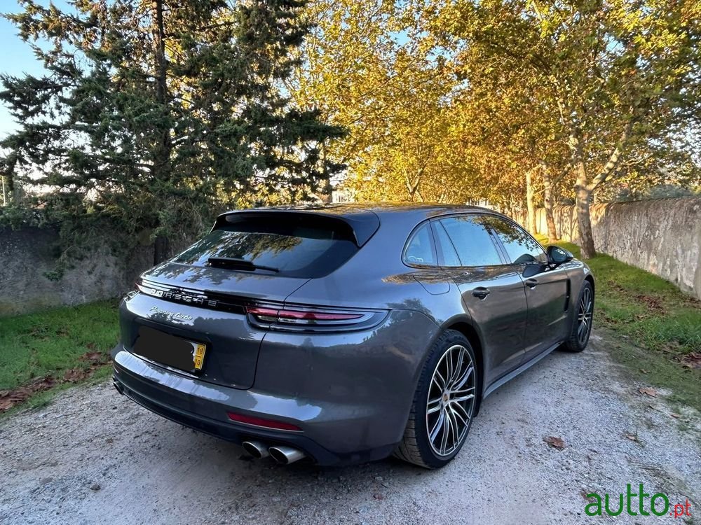 2018' Porsche Panamera Sport Turismo photo #6