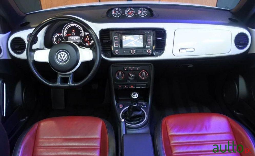 2013' Volkswagen Beetle photo #2