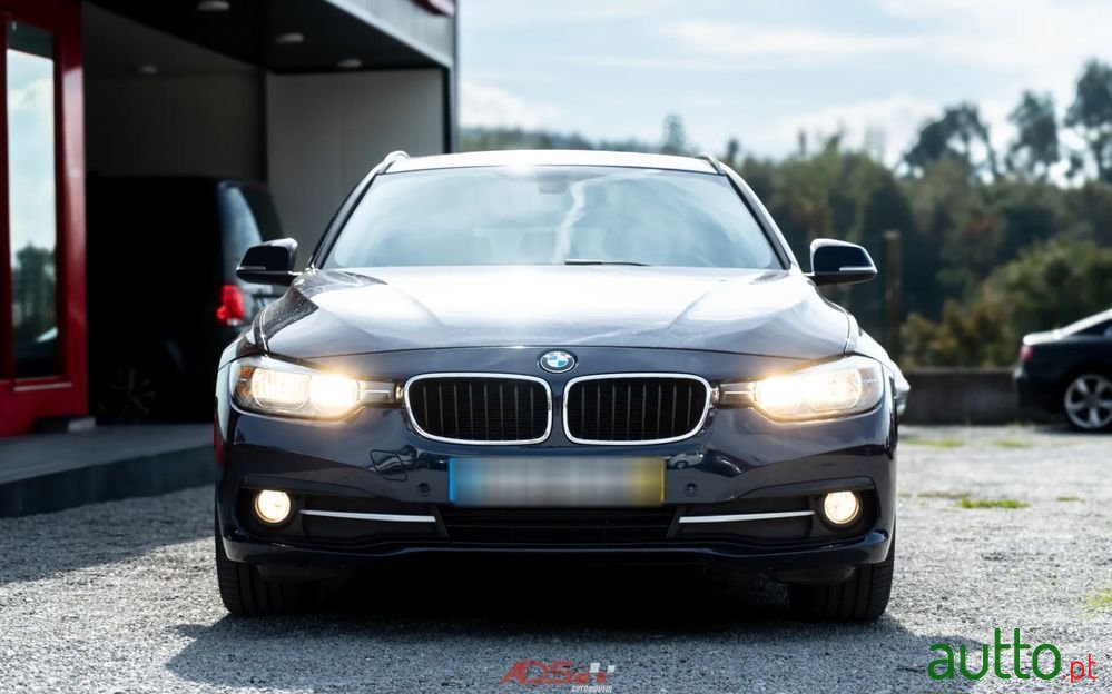 2016' BMW Série 3 D Touring Line Sport photo #2