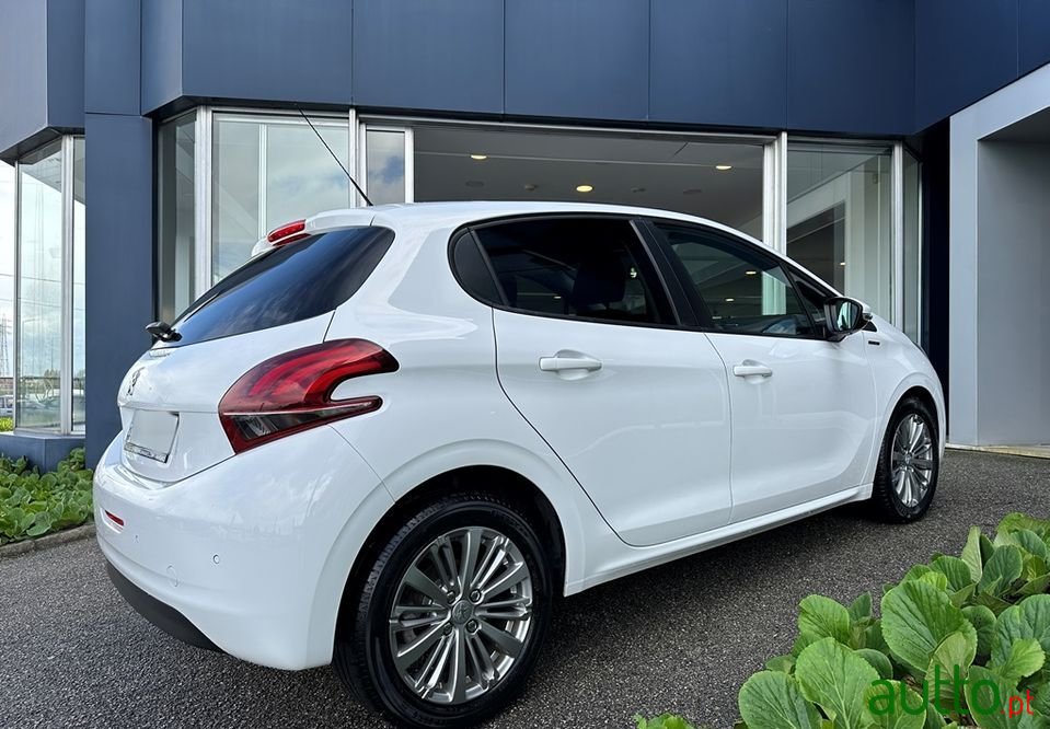 2018' Peugeot 208 photo #6