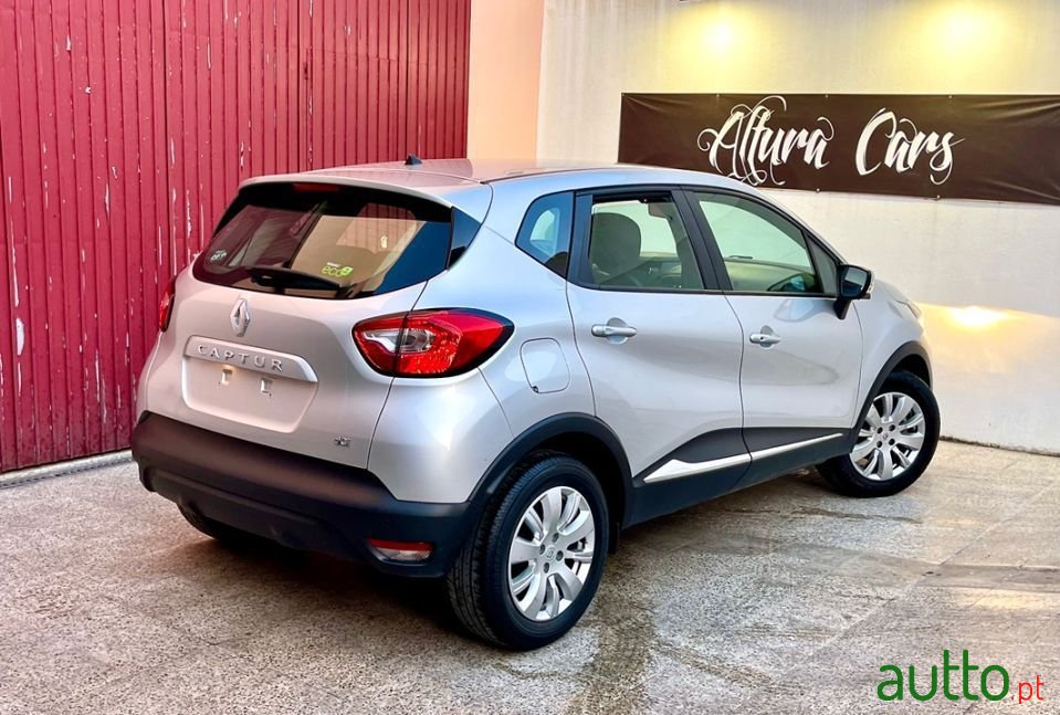 2015' Renault Captur photo #5