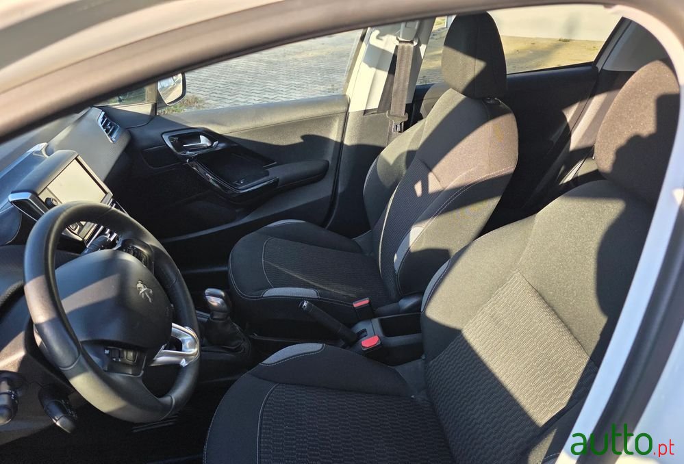 2016' Peugeot 208 82 Puretech Style photo #6