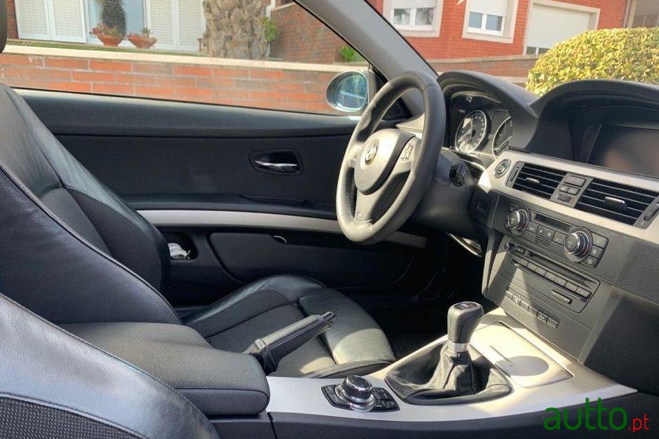 2008' BMW 320 photo #3