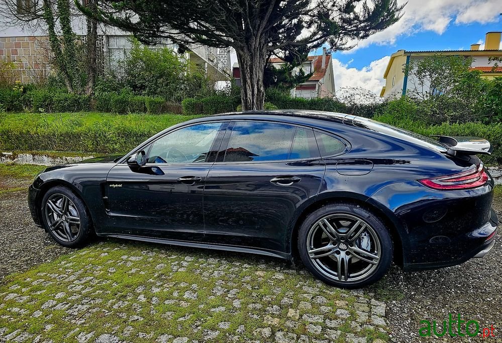 2017' Porsche Panamera 4 E-Hybrid photo #3