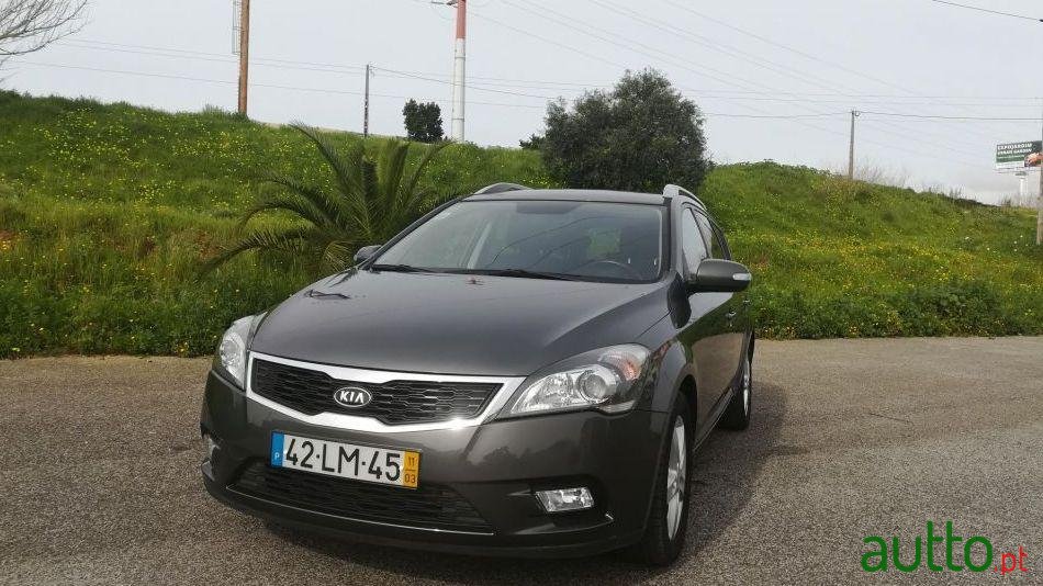 2011' Kia Ceed Sw photo #3