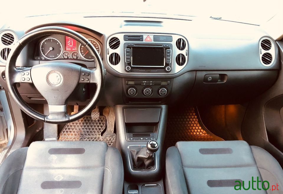 2008' Volkswagen Tiguan photo #5