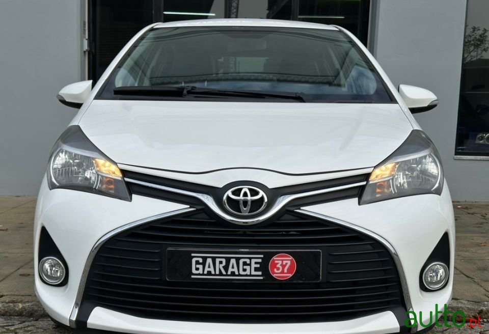 2015' Toyota Yaris photo #2