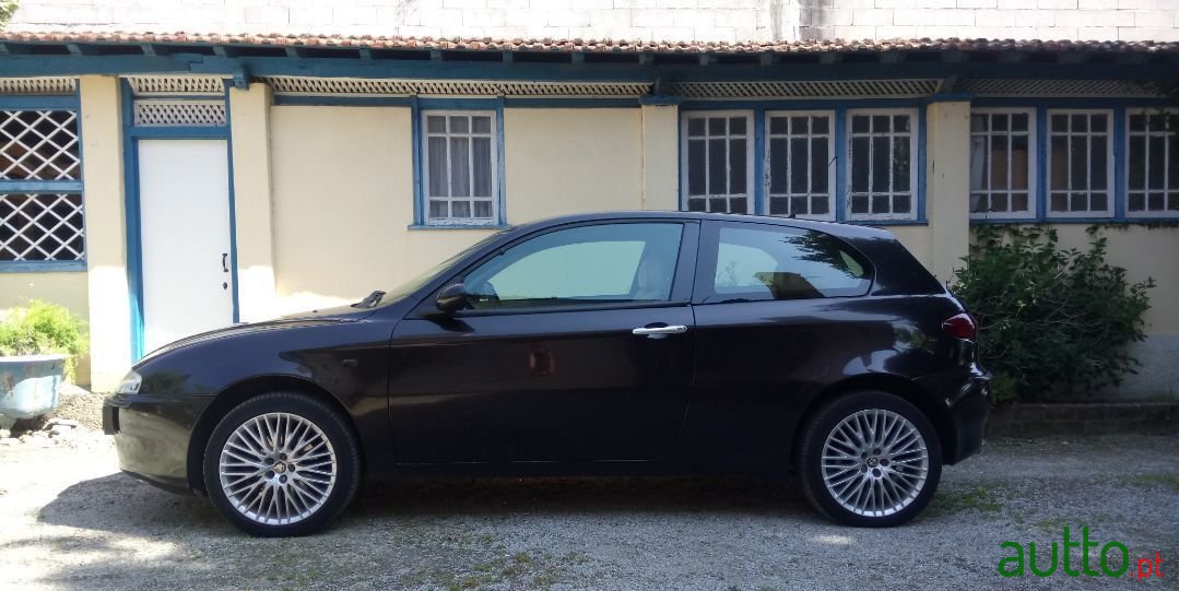 2001' Alfa Romeo 147 photo #2