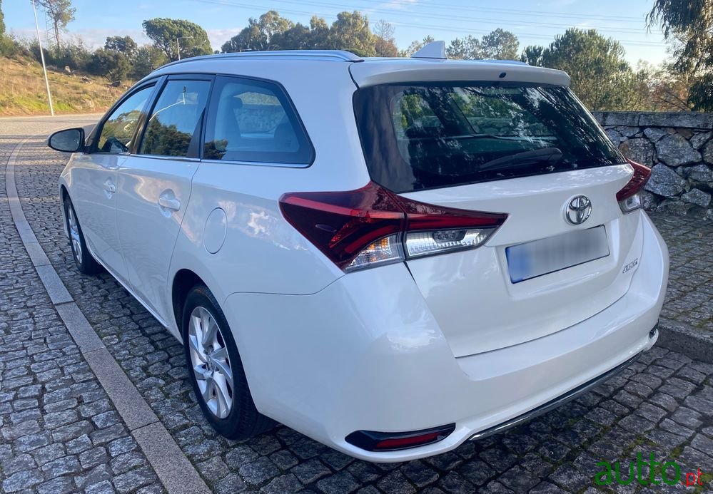 2018' Toyota Auris Touring Sports photo #6