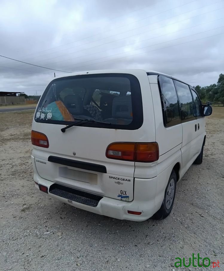 1997' Mitsubishi Space Gear photo #2