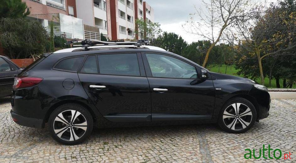 2011' Renault Megane Sport Tourer photo #1