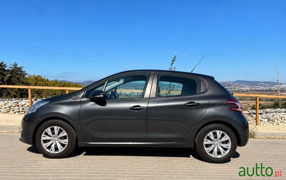 2014' Peugeot 208 82 Vti Active photo #5
