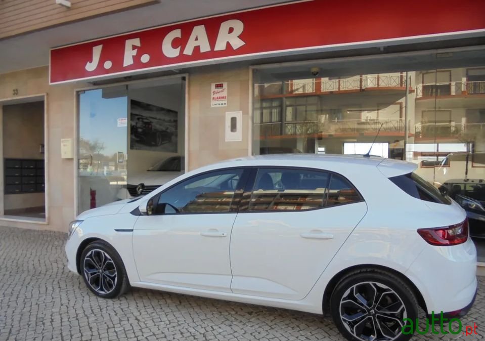 2019' Renault Megane photo #2
