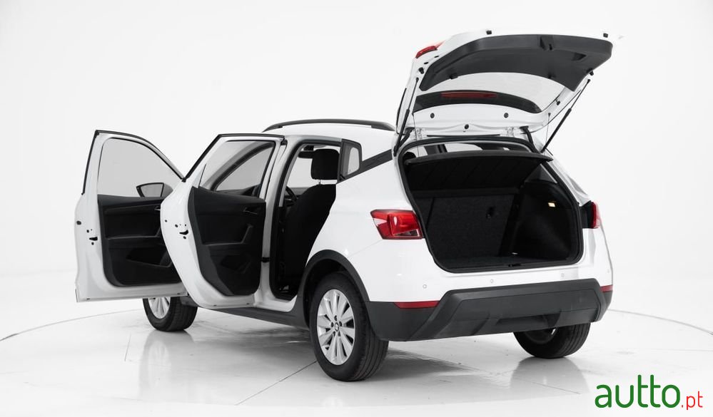 2019' SEAT Arona 1.6 Tdi Style photo #4