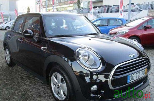 2017' MINI Cooper D photo #2