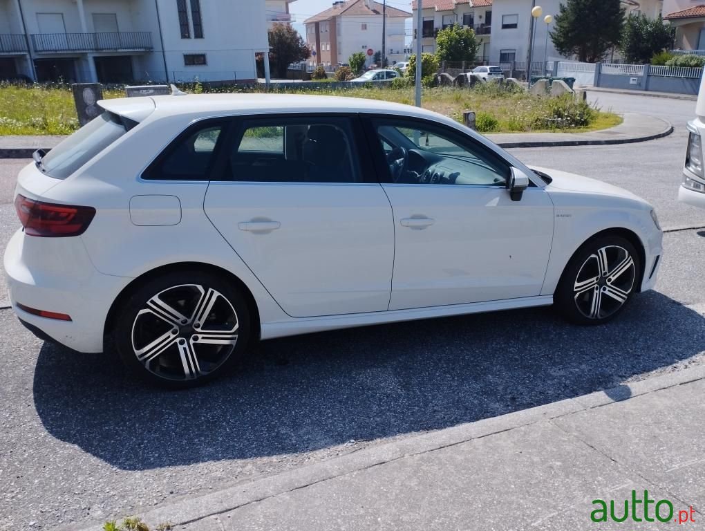 2015' Audi A3 Sportback photo #4