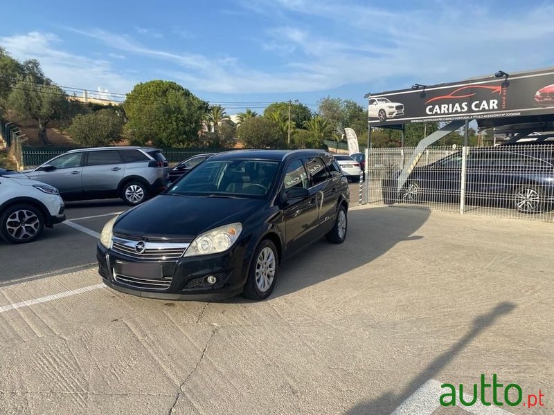 2009' Opel Astra Sports Tourer photo #1