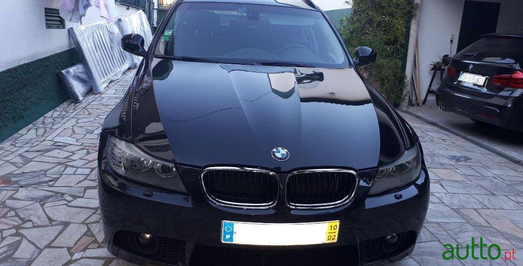 2010' BMW 320 318D photo #1