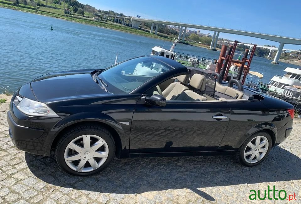 2006' Renault Megane photo #2