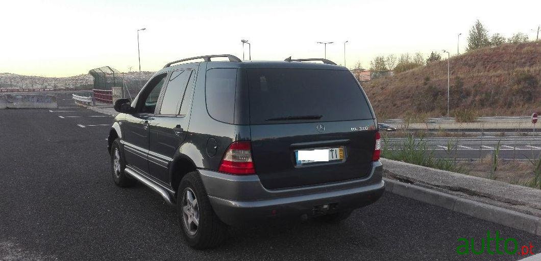 1998' Mercedes-Benz Ml-320 V6 218 Cv photo #1