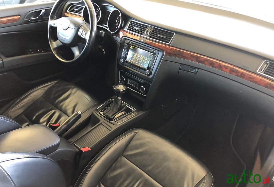 2010' Skoda Superb Break photo #6