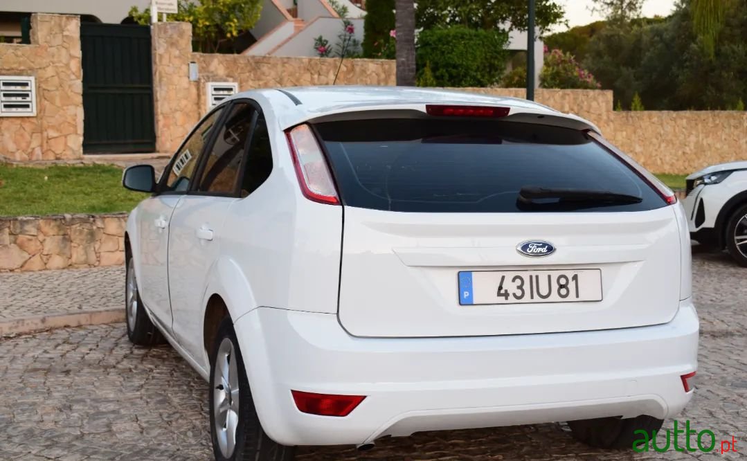 2010' Ford Focus photo #5