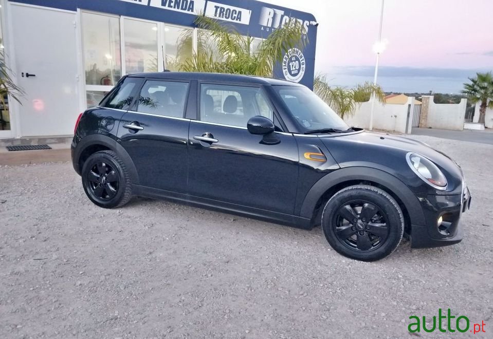 2015' MINI Cooper photo #2