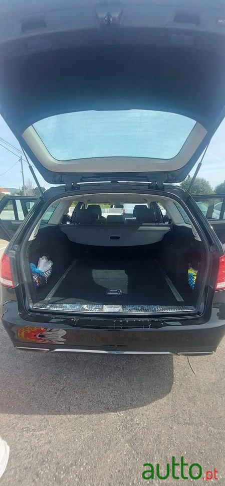 2016' Mercedes-Benz E 220 Bluetec Avantgarde photo #3
