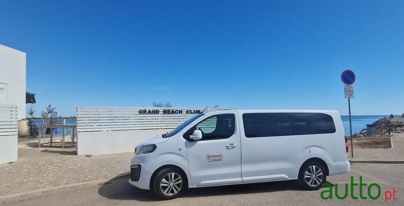 2018' Peugeot Traveller photo #2