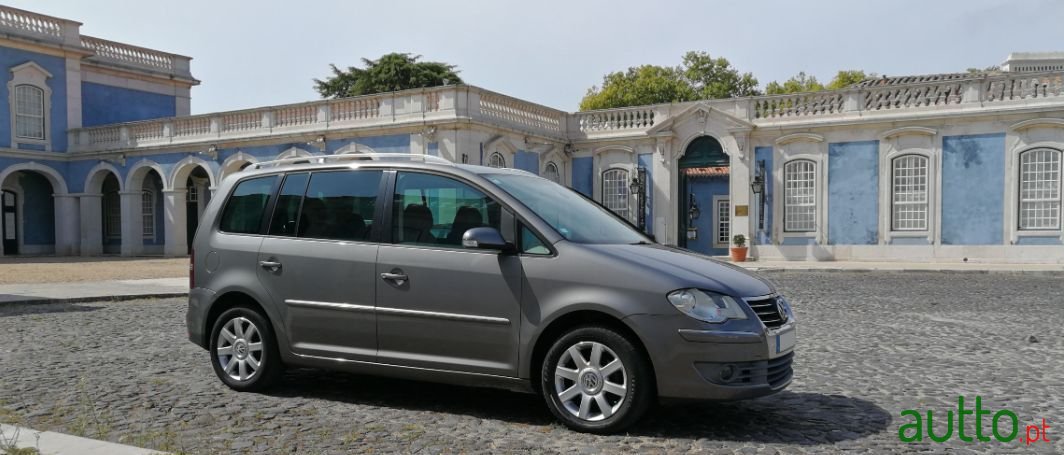 2006' Volkswagen Touran photo #2