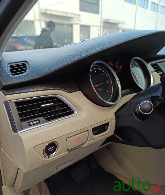 2012' Peugeot 508 Sw photo #1