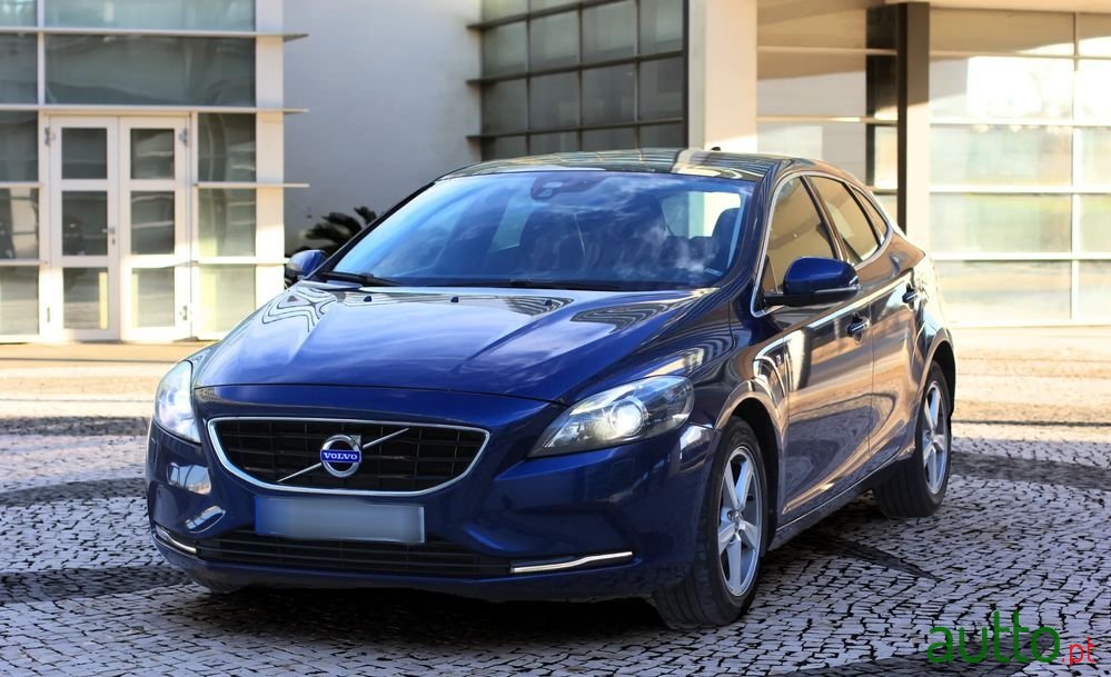 2015' Volvo V40 D4 Ocean Race photo #1