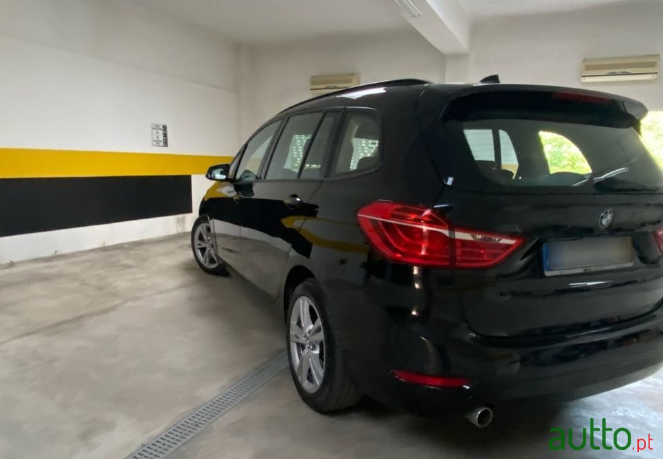 2015' BMW 216 Gran Tourer photo #2