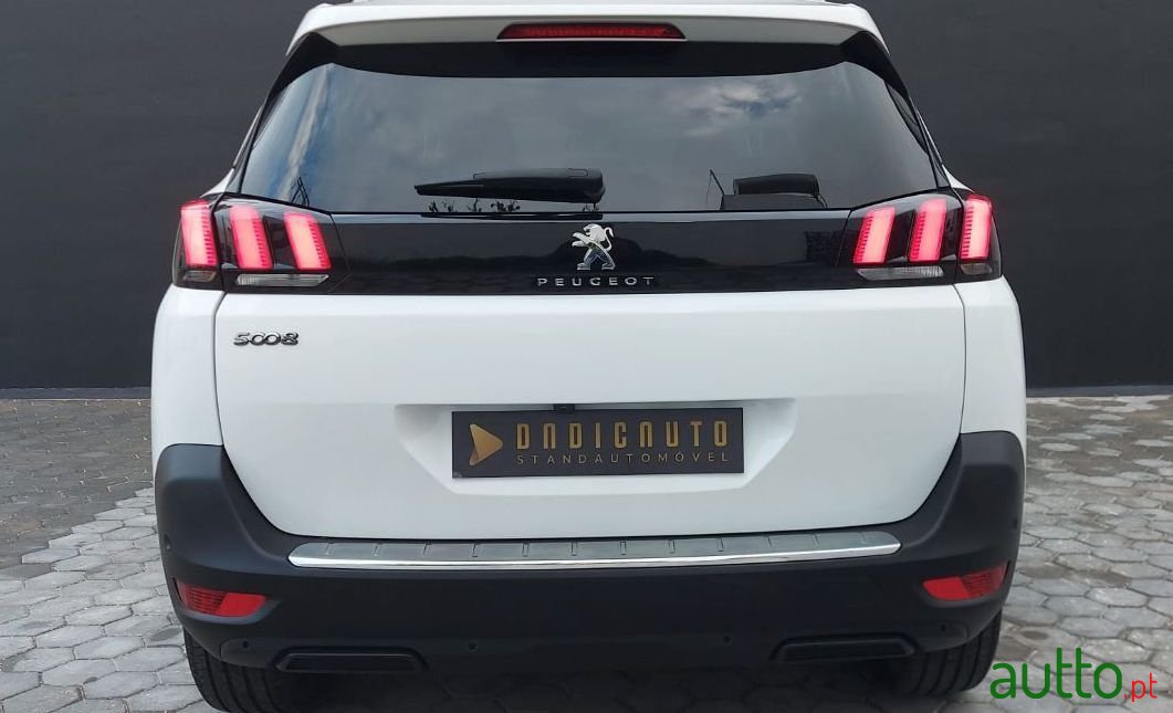 2019' Peugeot 5008 photo #2