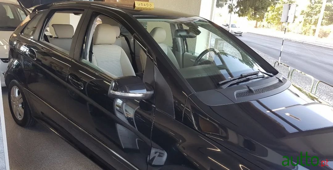 2011' Mercedes-Benz B-180 photo #4